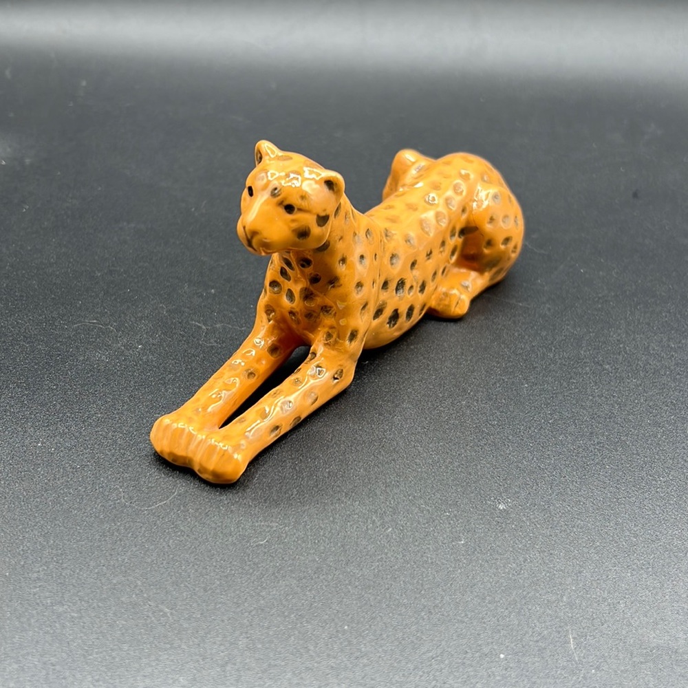 Leopard ceramics sculpture